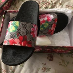 GUCCI FLORAL SLIDES SIZE 40 EU IN US 10.5 WOMENS